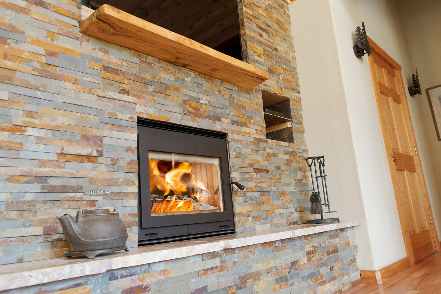 how does a wood burning fireplace work