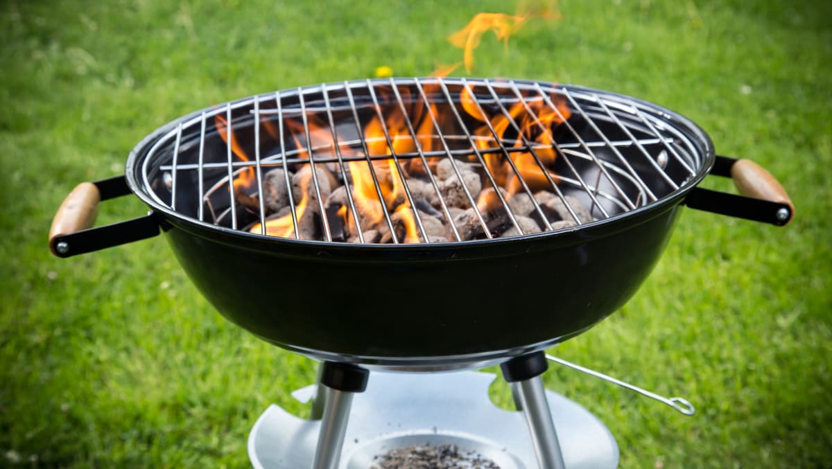 how to light a charcoal grill